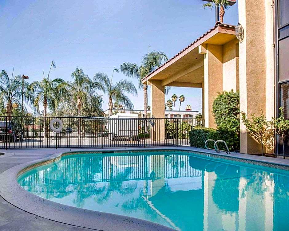 California Inn and Suites Bakersfield