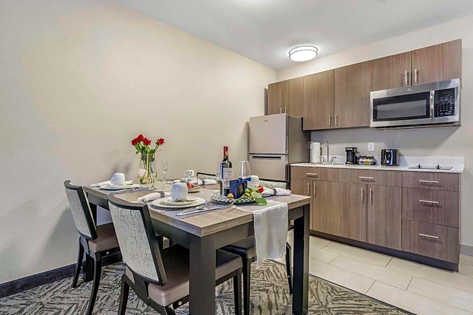 Comfort Inn & Suites Pacific - Auburn