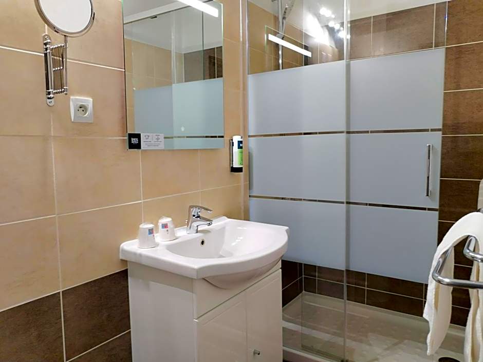 Logis Hotel La Bastide d'Entraigues