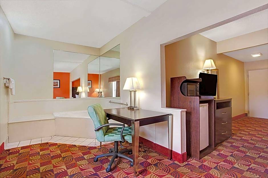 Days Inn & Suites by Wyndham Ridgeland