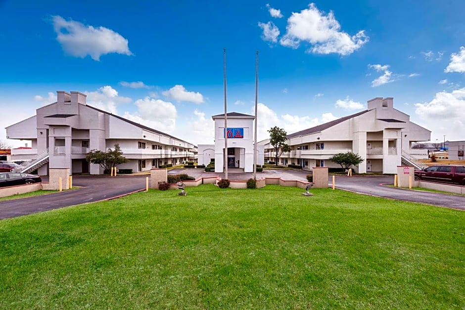 Motel 6-Irving, TX - Irving DFW Airport East