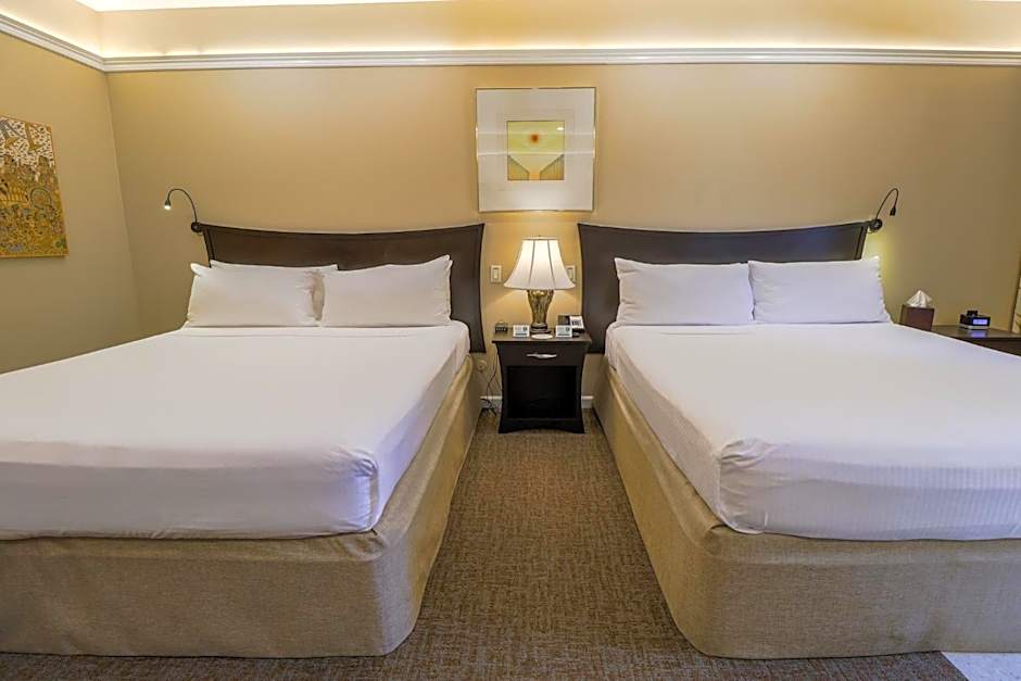 Dinah's Garden Hotel