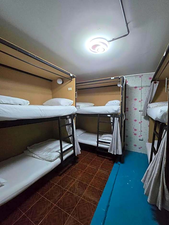 D​ Luck​ Hostel