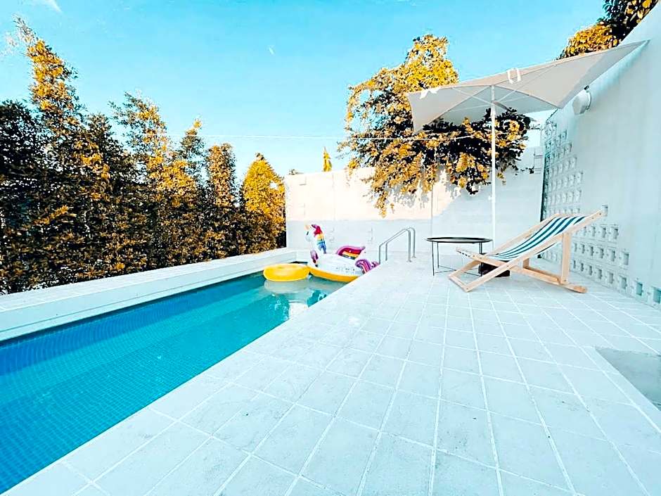 Photo 1 of 30 of 7 Class Pool Villa