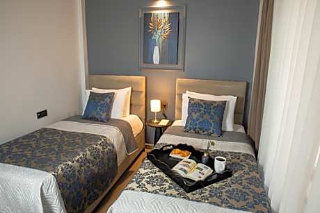 12 rooms hotel