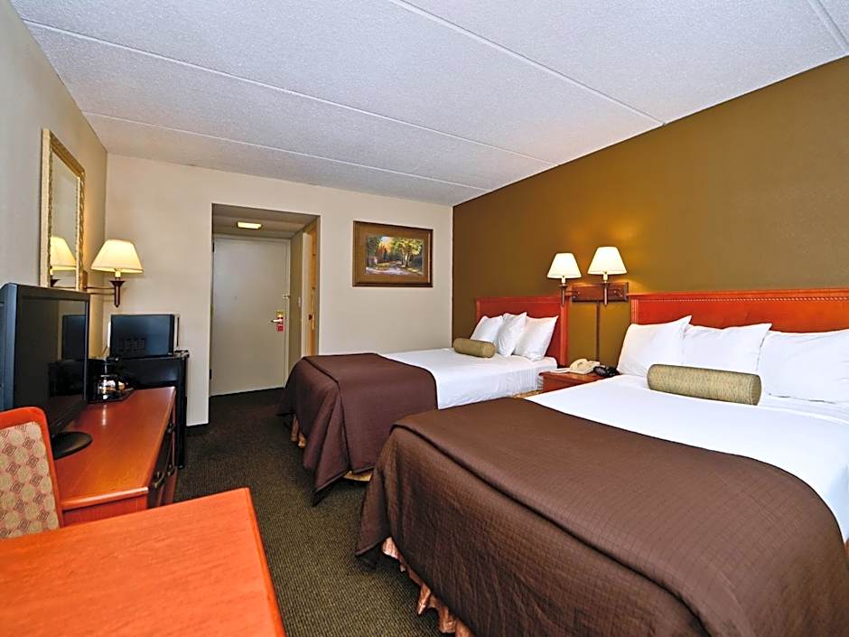 Ramada Hotel & Conference Center by Wyndham Plymouth