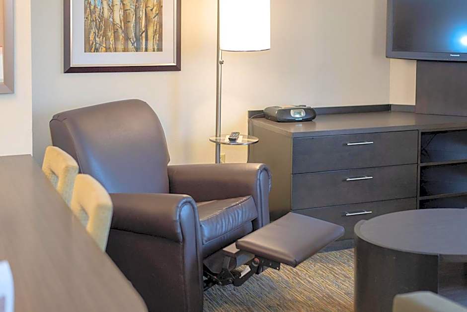 Sonesta Simply Suites Chicago Waukegan