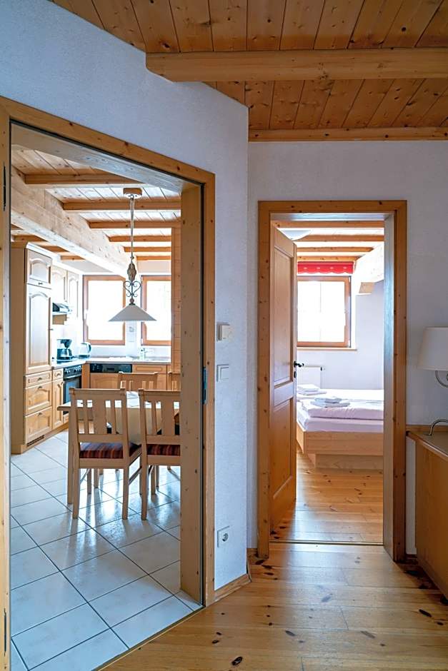 Ferienanlage Zum Silberstollen 2 Häuser am Berg Polderhof und Weißeritzhütte