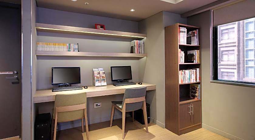 Royal Inn Taipei Linsen - Huashan 1914 Creative Park