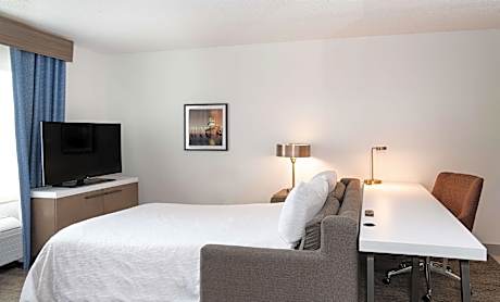 1 Kng 1 Bdrm Ste Mobility Access W/ri Shwr Comp Wifi- Hi Def.flat Screen Tv Refridgerator-microwave-