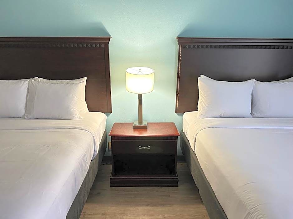 Clarion Inn & Suites Grand Rapids Airport