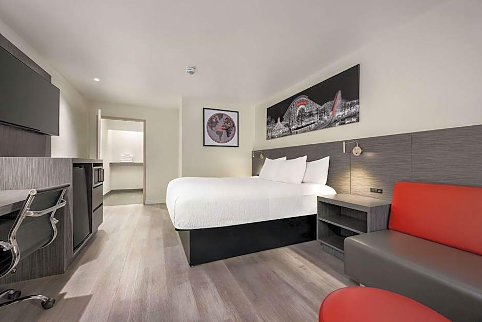 Ramada by Wyndham Anaheim Convention Center