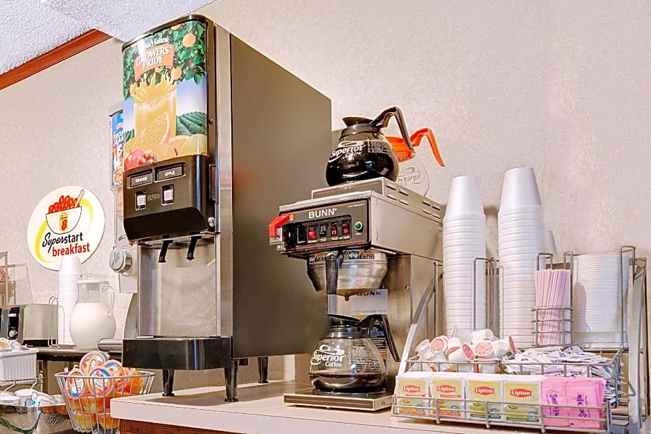 Super 8 by Wyndham Kenmore/Buffalo/Niagara Falls Area