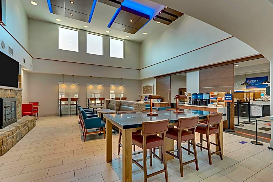 Holiday Inn Express & Suites Weatherford By IHG