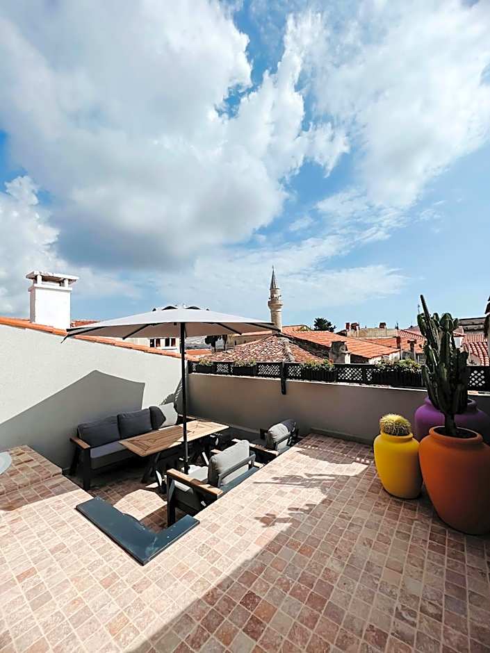 Selavi Hotel