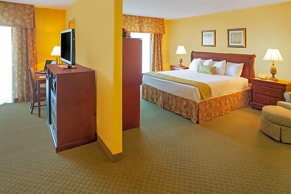 Photo 1 of 2 of 1 King Bed Suite