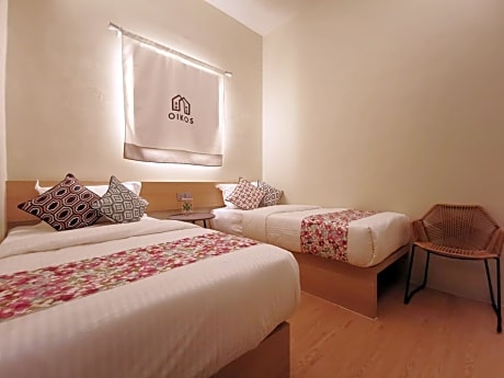 Twin Deluxe Premium Room