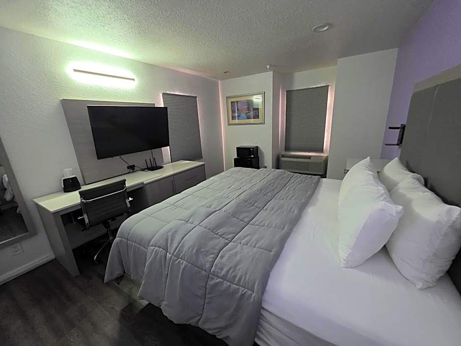 The Aqua Pacific Hotel