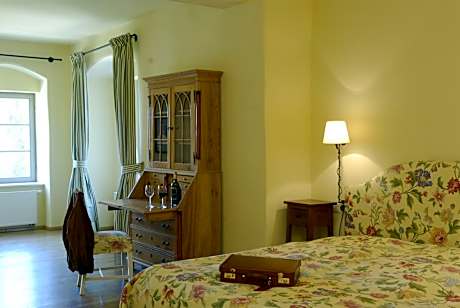 Double Room - adjoining building