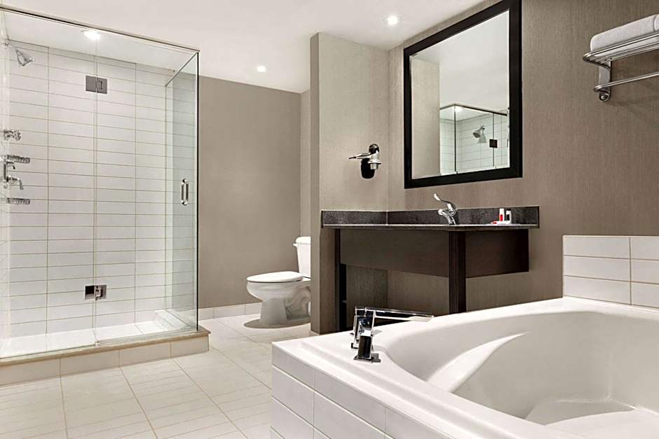 Ramada Plaza by Wyndham Niagara Falls