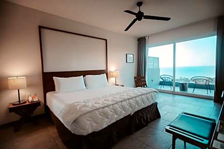 Deluxe Concept Twin Room with Two Single Beds and Ocean View - Accessible/Non-Smoking