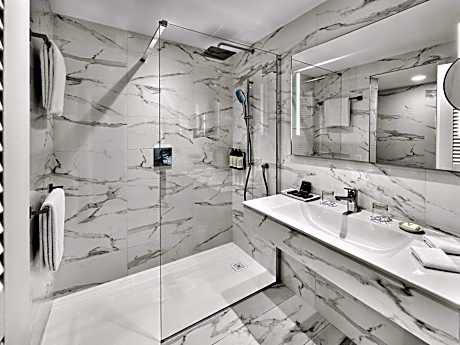 Hairpin Room with City View with Two Double Beds