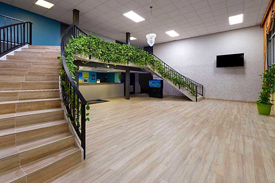 Days Inn & Suites by Wyndham Fort Pierce Midtown