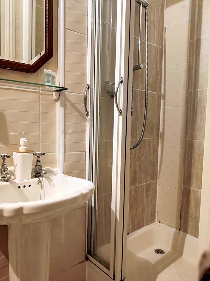 Wentworth House - Free Parking