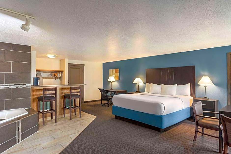 AmericInn by Wyndham La Crosse Riverfront-Conference Center