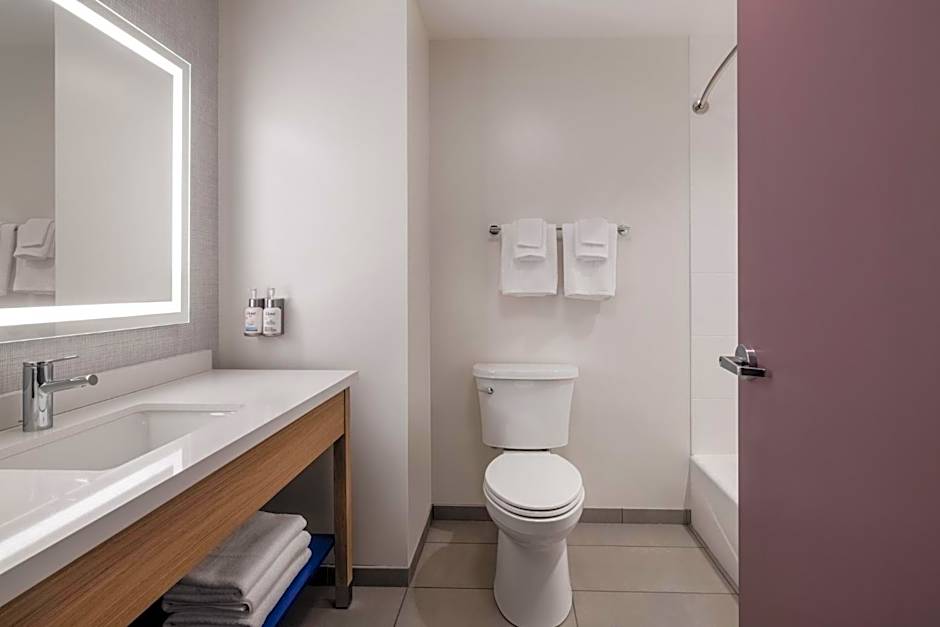 Garner Hotel Glen Burnie BWI Airport Area by IHG