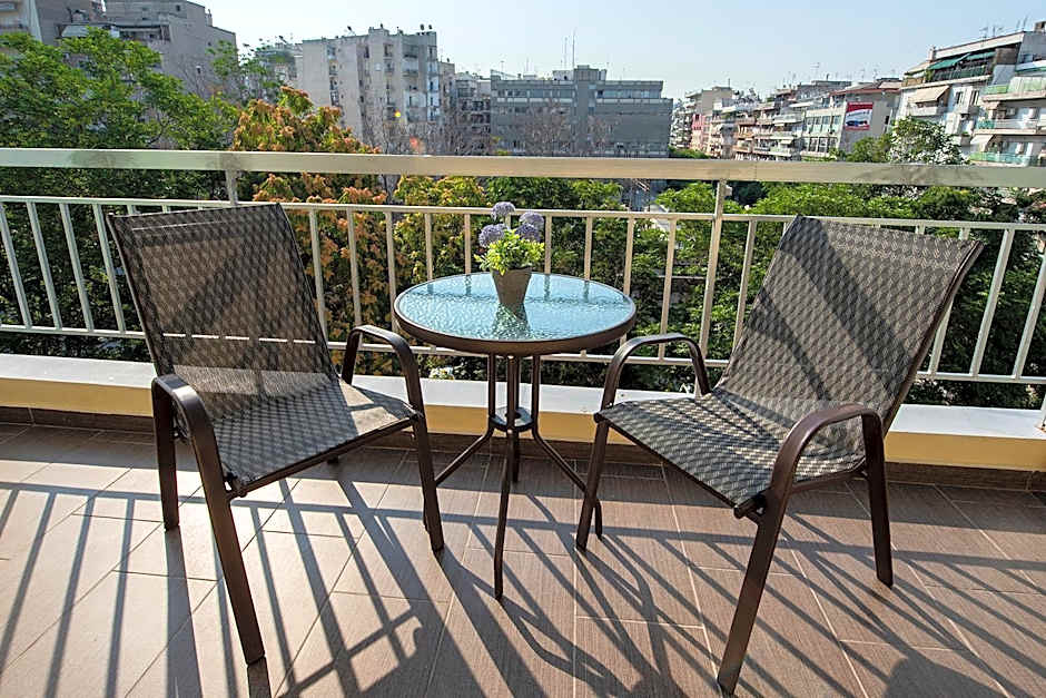 City Plaza Apartments & Rooms