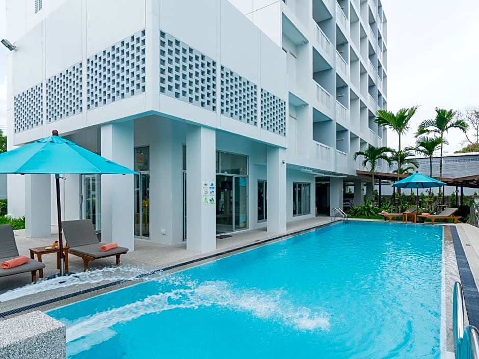 Recenta Suite Phuket Suanluang