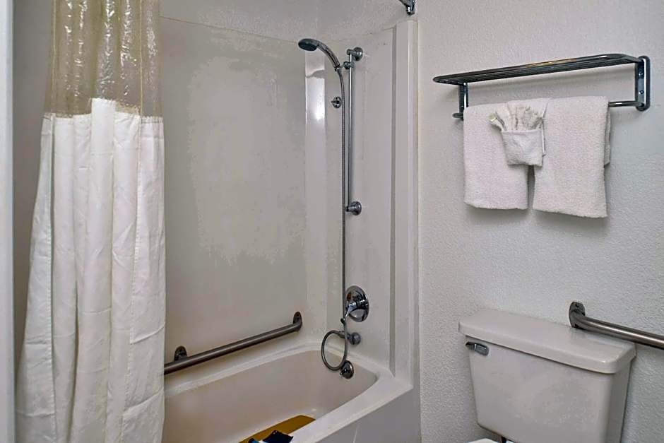 Americas Best Value Inn & Suites Jackson, MI