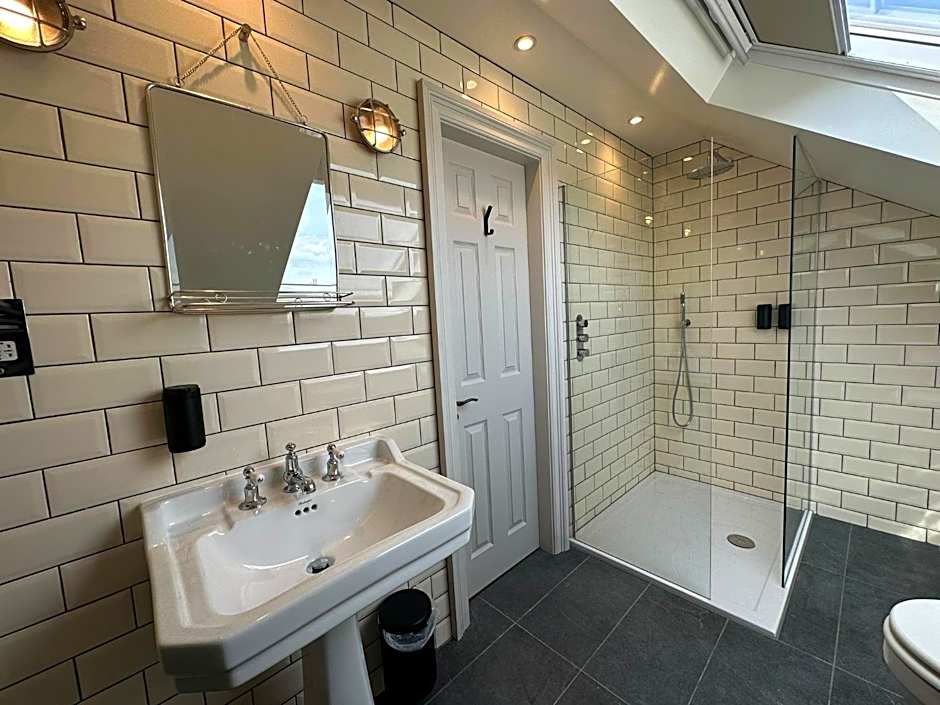 Rooms Above Sugar Boat