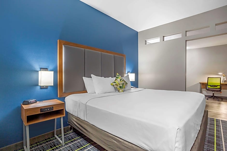 Photo 1 of 3 of 1 King Bed Suite, Accessible