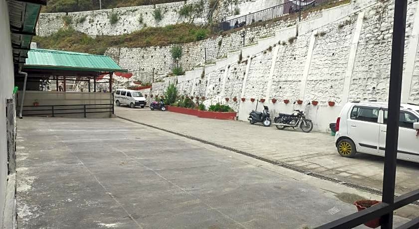 Treebo Premium Queen Of Hills Near Mall Road