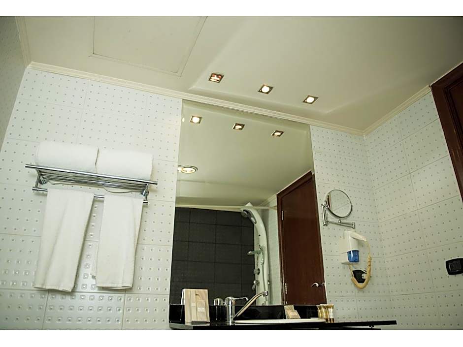 Cherry Maryski Hotel