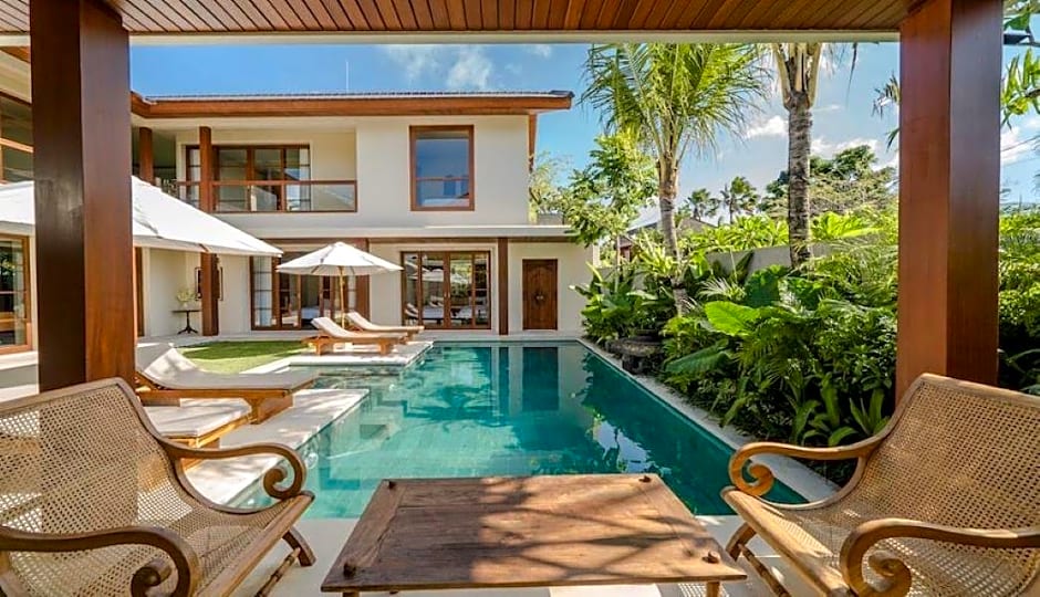 Elegant 5 Bedrooms private luxury villa in Canggu