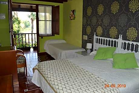 Triple Room with Private Bathroom