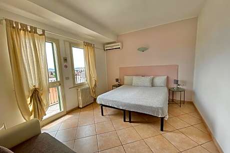 Deluxe Double or Twin Room with Lake View