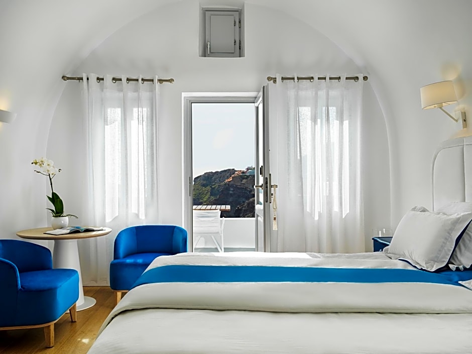 Photo 1 of 18 of Junior Suite Caldera View