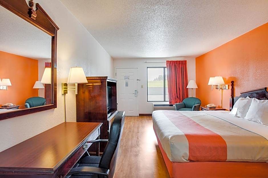 Motel 6-White House, TN