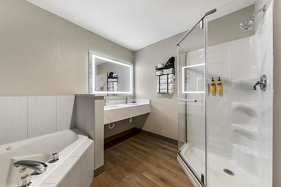 Best Western Plus Revere Inn & Suites