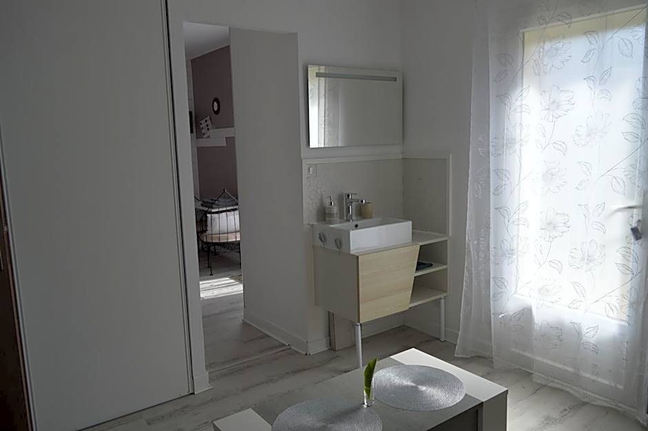 Au Coeur Du Bien Etre, chambre d'hôtes avec piscine chauffée et couverte, SPA, sauna, massages