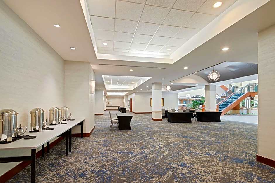 Embassy Suites By Hilton Hotel Tampa-USF/Near Busch Gardens