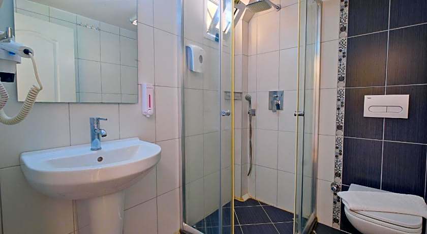 MONİ HOTEL