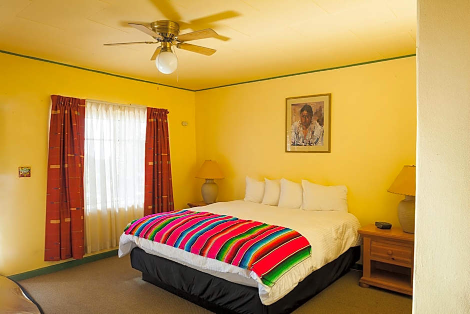 El Pueblo Lodge