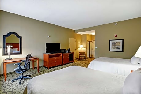 2 Queen Beds