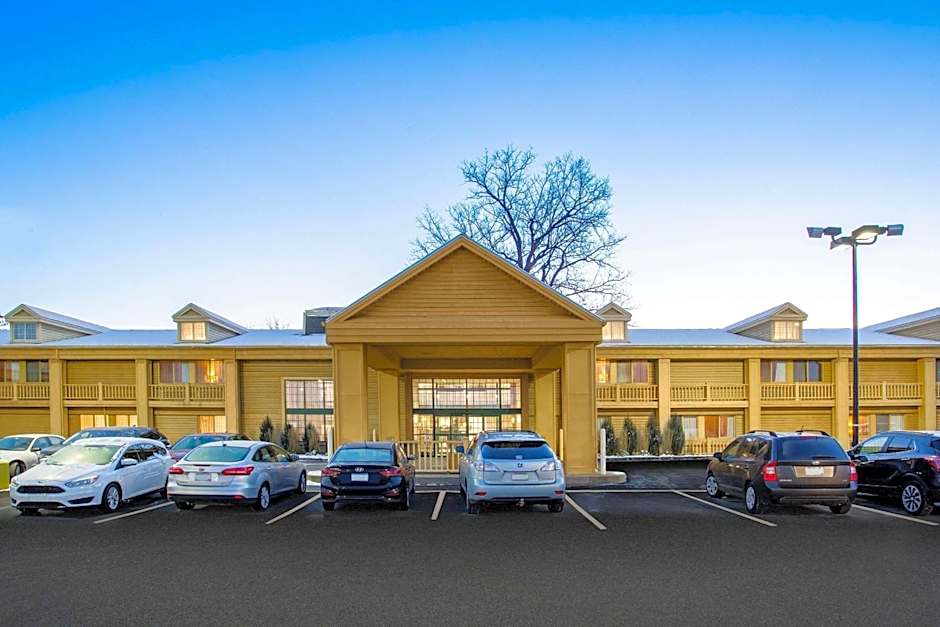 La Quinta Inn & Suites by Wyndham Oshkosh