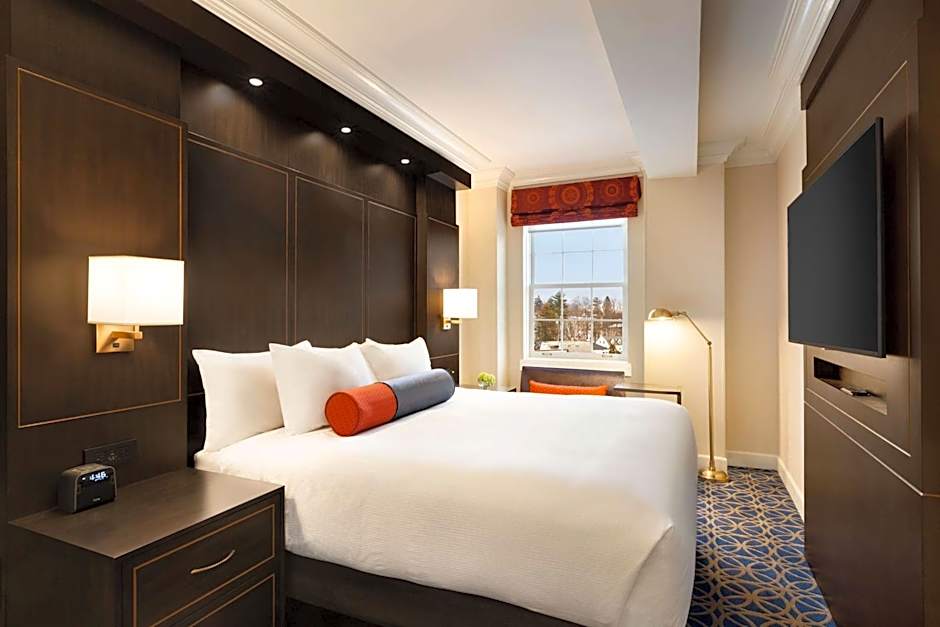 Hotel Saranac Curio Collection by Hilton